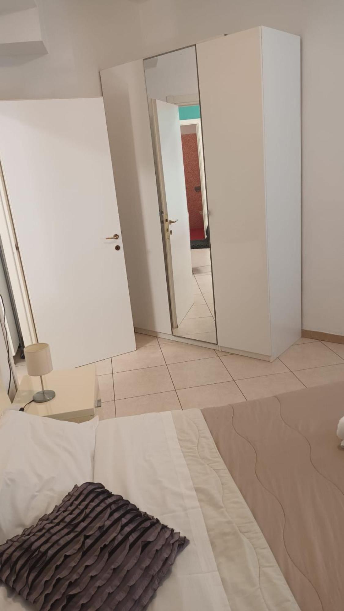 Olimpo Apartments St John In Lateran โรม ภายนอก รูปภาพ